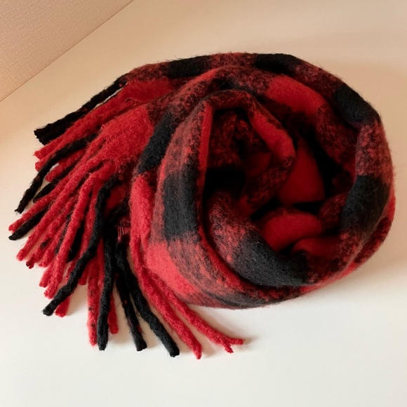 Buffalo Plaid, Cozy, Chunky Fringe Trimmed Ends, Red & Black, Wrap, Lap Blanket - Picture 2 of 7